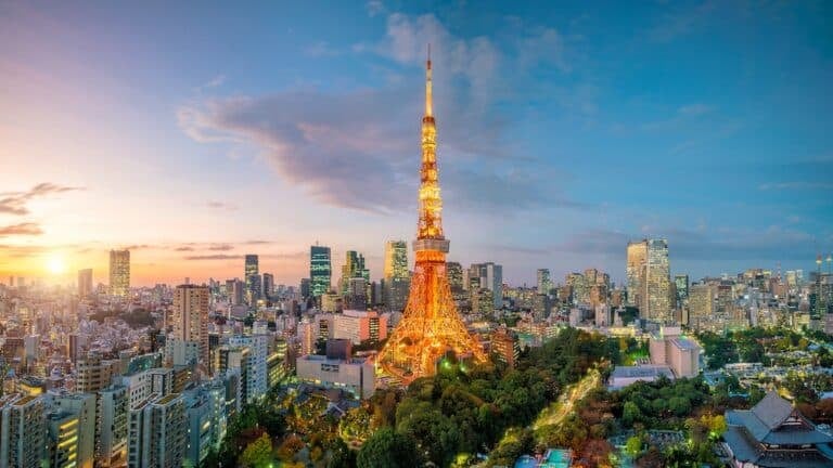 Tokyo city view with Tokyo Tower at twilight
