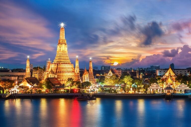 Wat Arun night view Temple in bangkok, Thailand